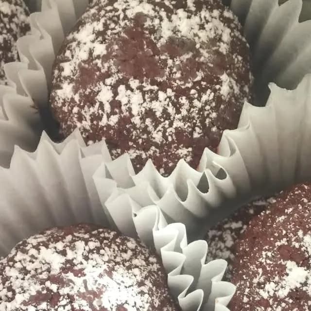 Chocolate wedding cakes