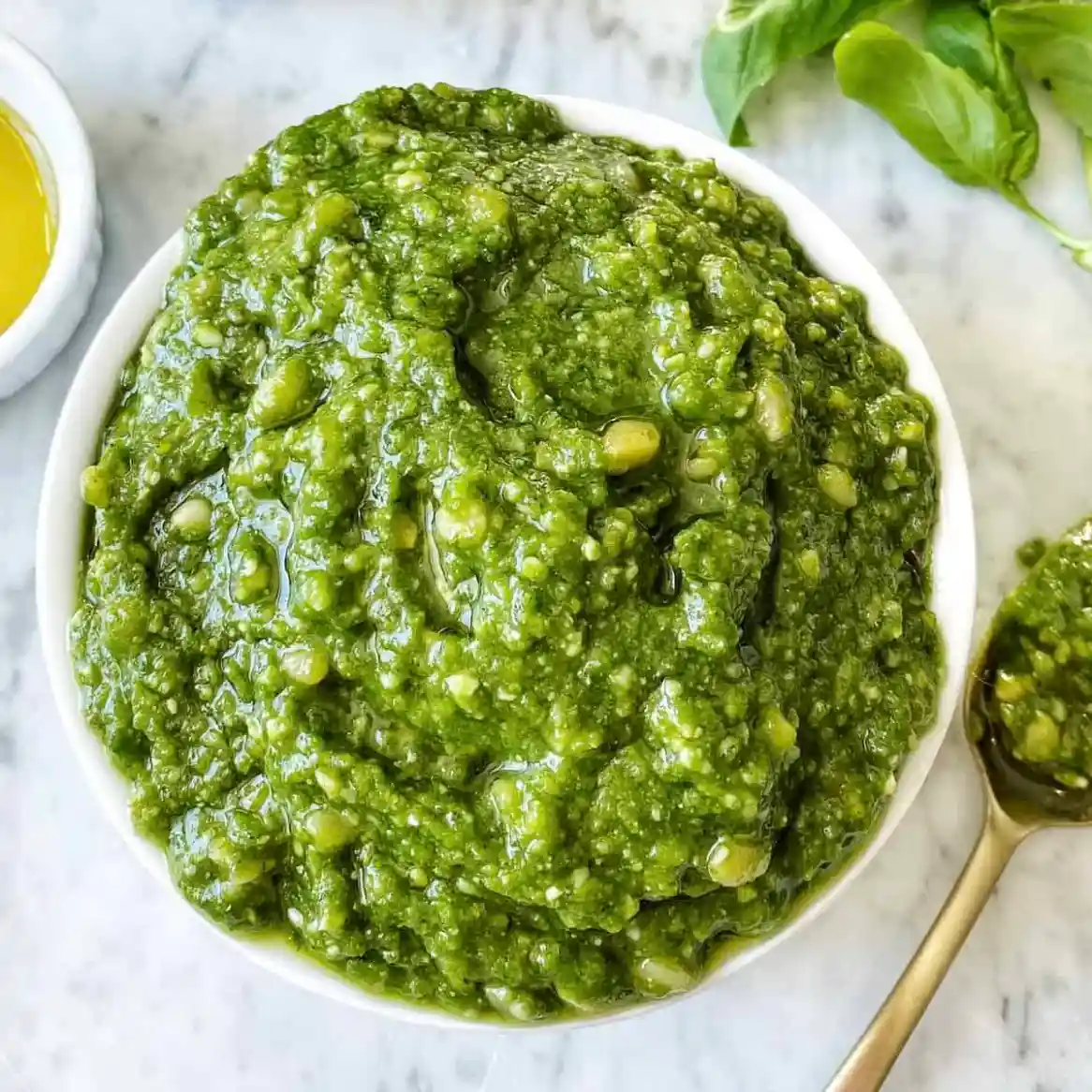 Creamy Macadamia Nut Pesto