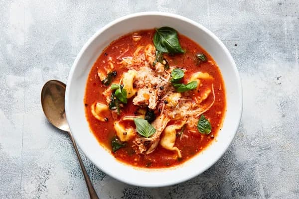 Slow Cooker Chicken Tortellini Tomato Soup