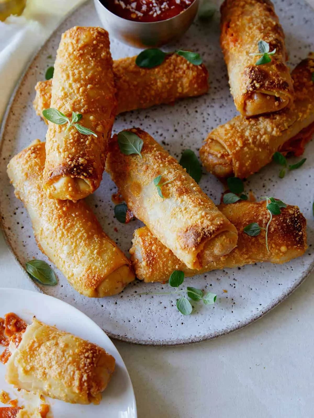 Crispy Baked Pepperoni Pizza Egg Rolls